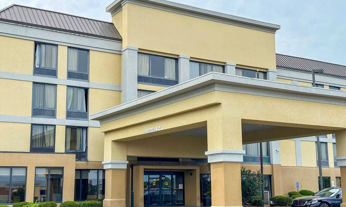 Tougaloo Apartment | 1 Bedroom Suite with Jetted Tub