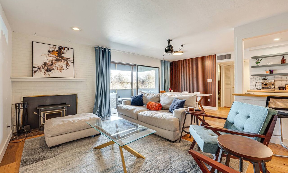 Whittier Condo | 1 Mi to CU Boulder! Walkable Condo w/Indoor Pool