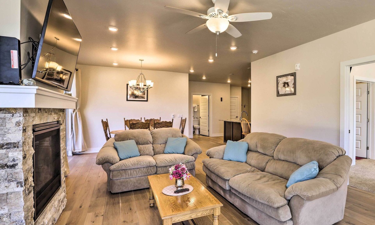 Lakeside Village Condo | 1 Mi to Ski Slopes! Mtn-View Condo in Keystone