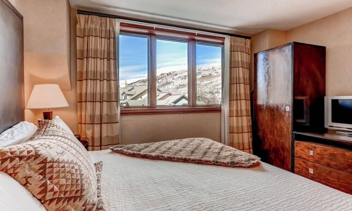 Beaver Creek Apartment | 112^ Ski in/out + Ski Valet, 4 Season Pool & Spa!