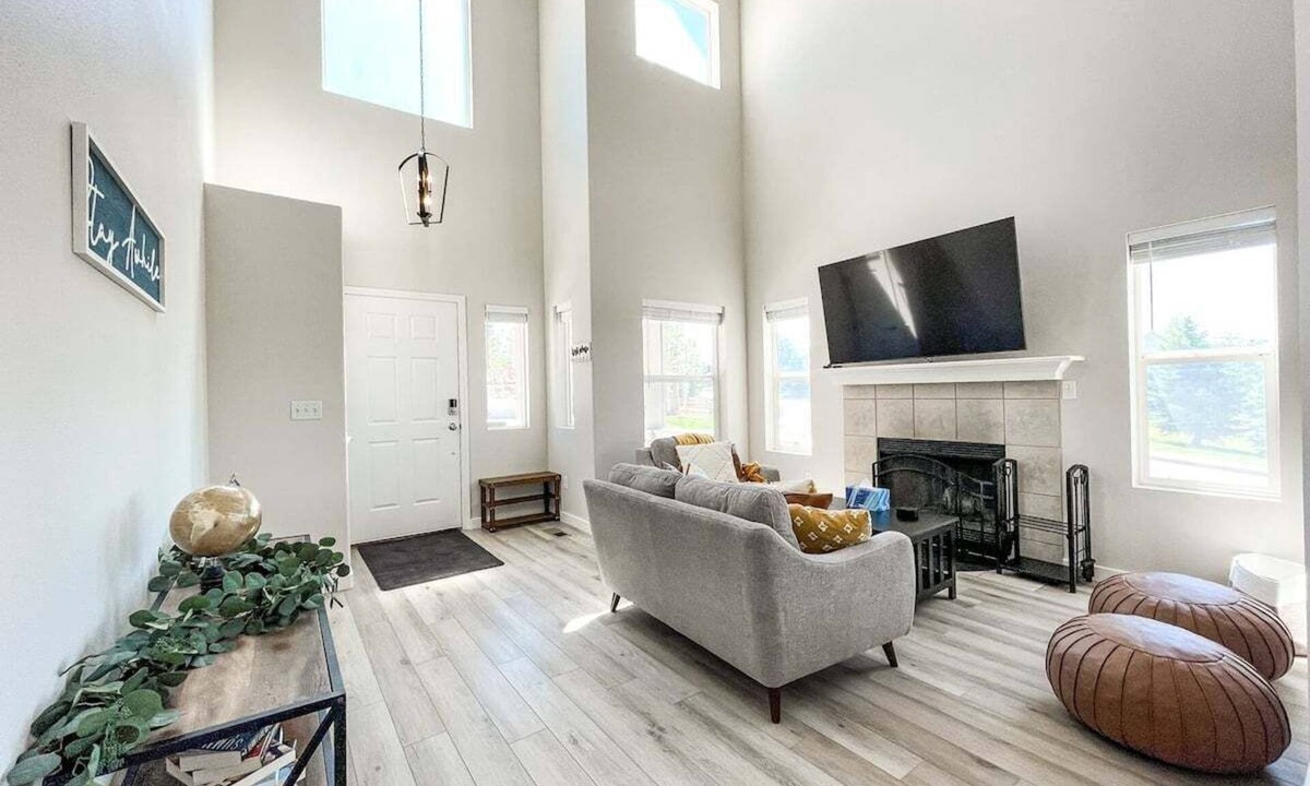 Gleneagle Cottage | 15524 Candle Creek