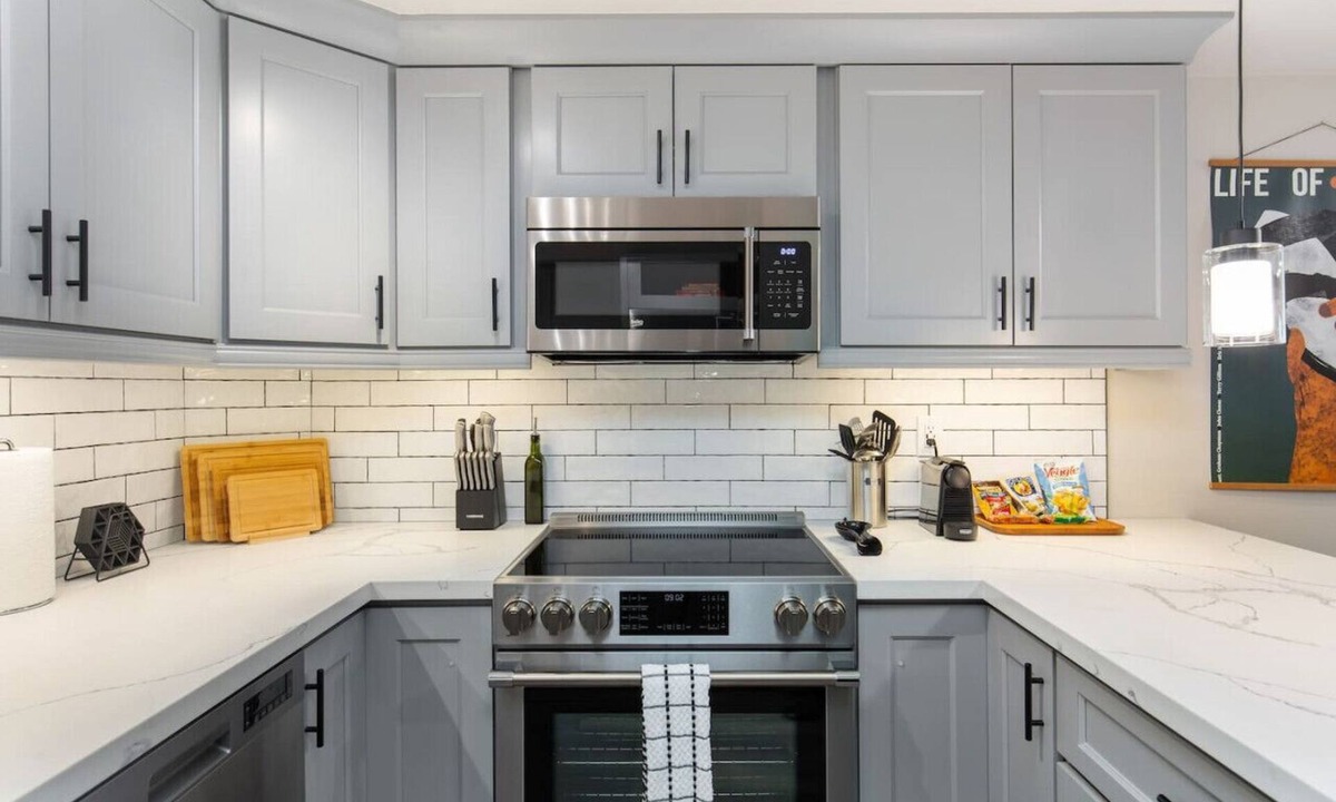 Madison Park Apartment | 1BR 1BA Madison Park - Garden - BBQ