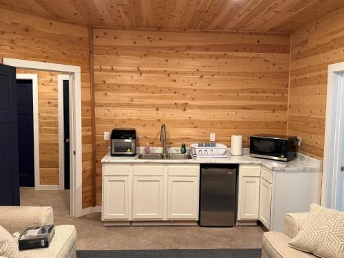 Babbitt House | 2 Bed Cedar Studio at Whitetail Estates