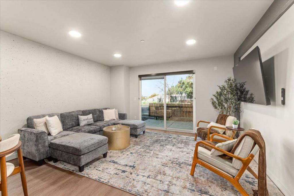 Cliff - Cannon Apartment | 2 Bedroom 2 Bath Downtown