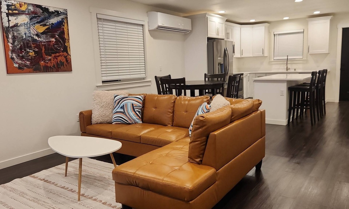 Eastside Apartment | 2-bedroom apartment in charming Tacoma with AC and comfort