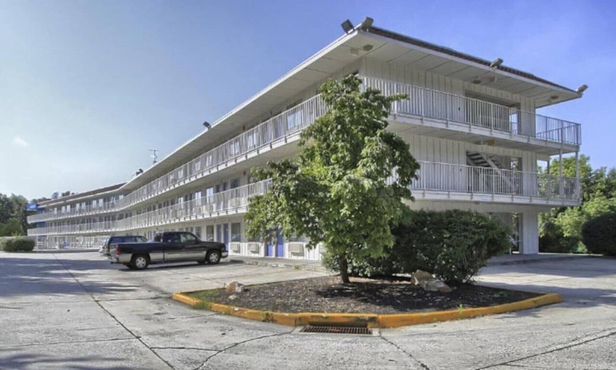 Camp Hill Apartment | 2 Full Beds with Refrigerator