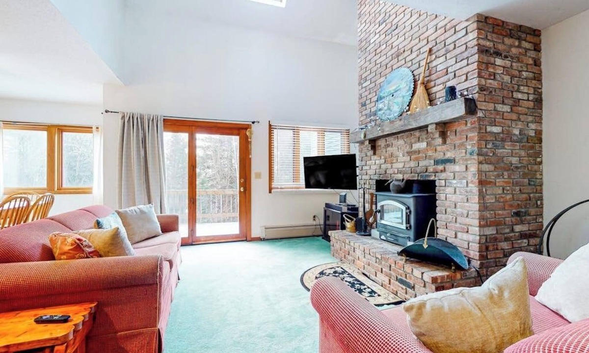 Jamaica Condo | 2-story mountain condo w/private deck, close to resort, jetted tub, w/d, wifi