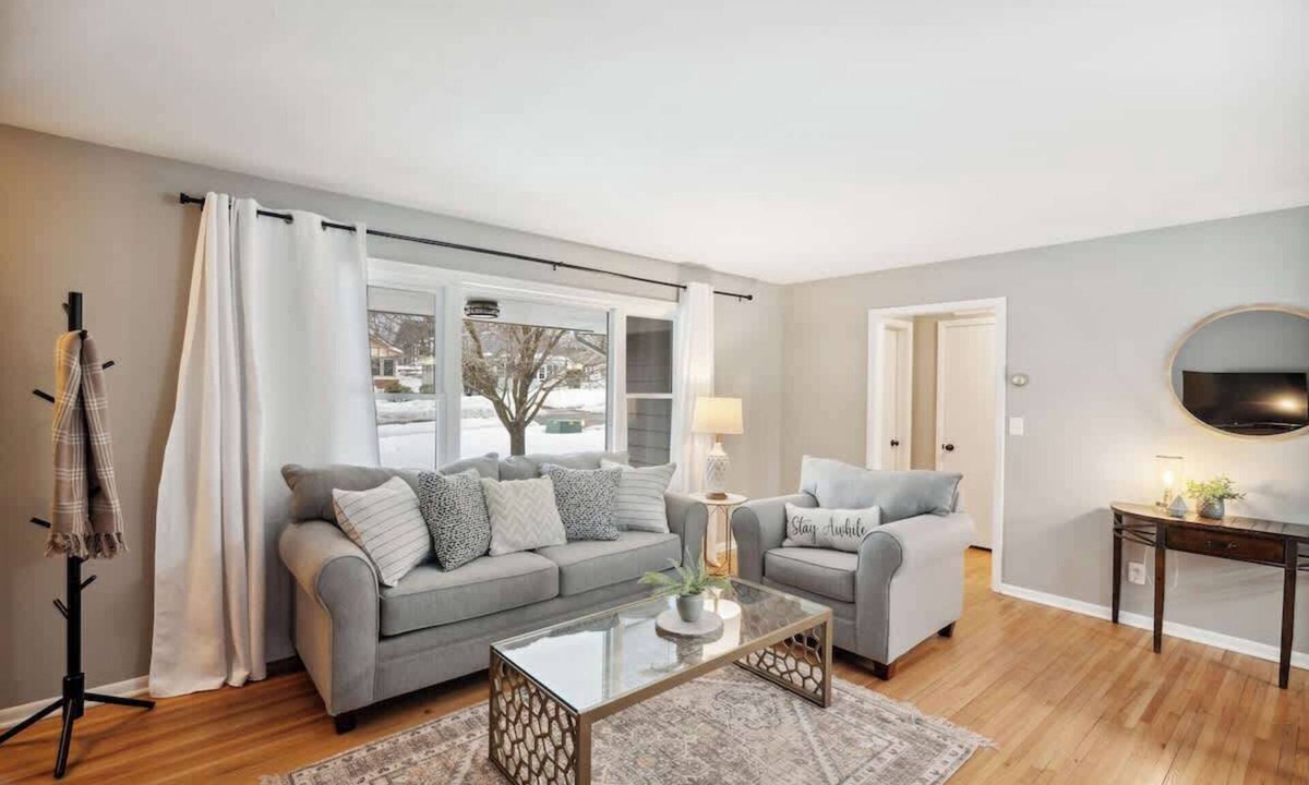 Elk River House | 2B-2B-1LVL-Midterm Stays-Parks-Pets Welcome