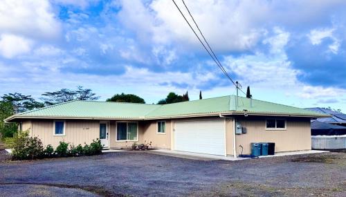 Keaau House | 2BR 1BA Blissful Orchard