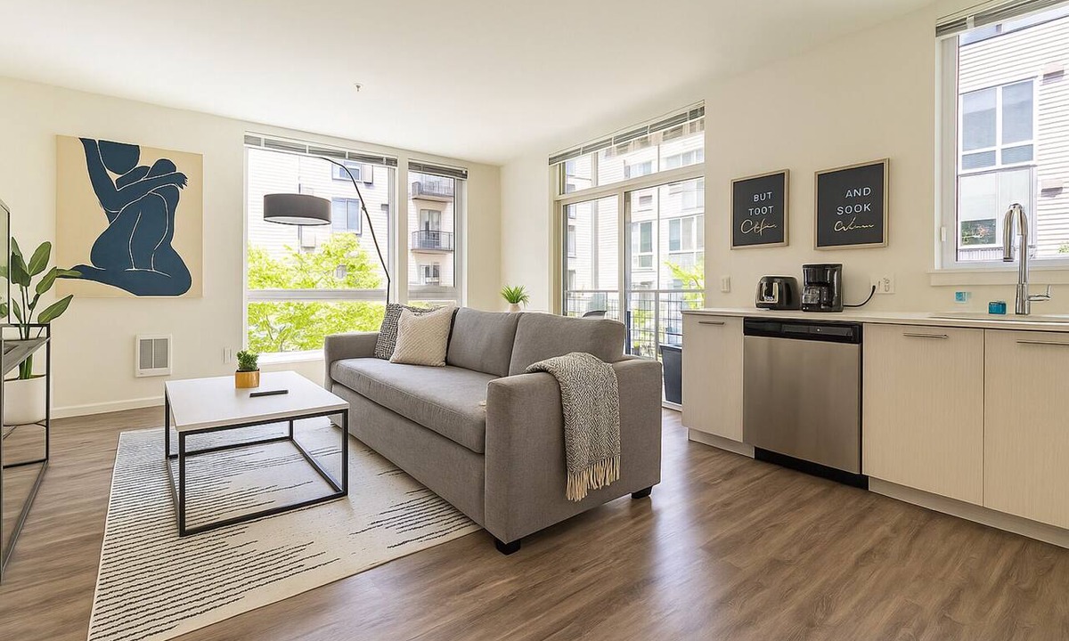 Mercer Island Apartment | 2BR | Gym | Mercer Island | Sophari Isle D