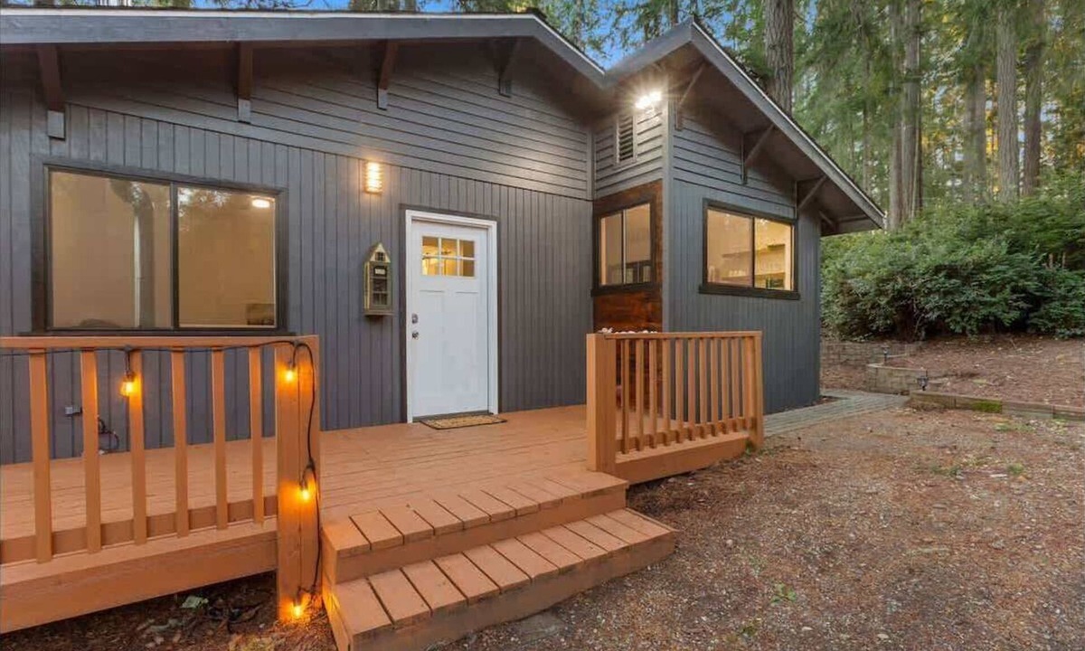Lakebay Cottage | 2BR Lakefront Cottage | Fireplace | Quiet Retreat