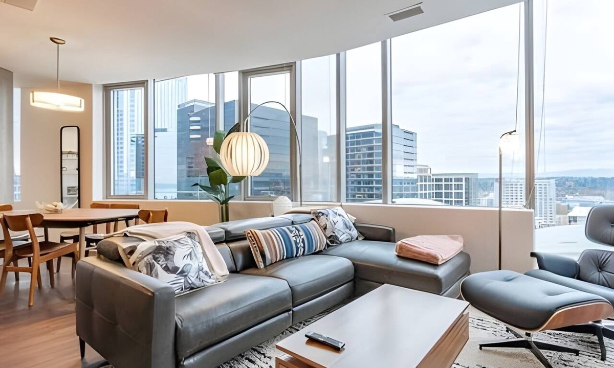 West Bellevue Apartment | 2BR Penthouse | Gym | Bellevue | Sophari Towers E