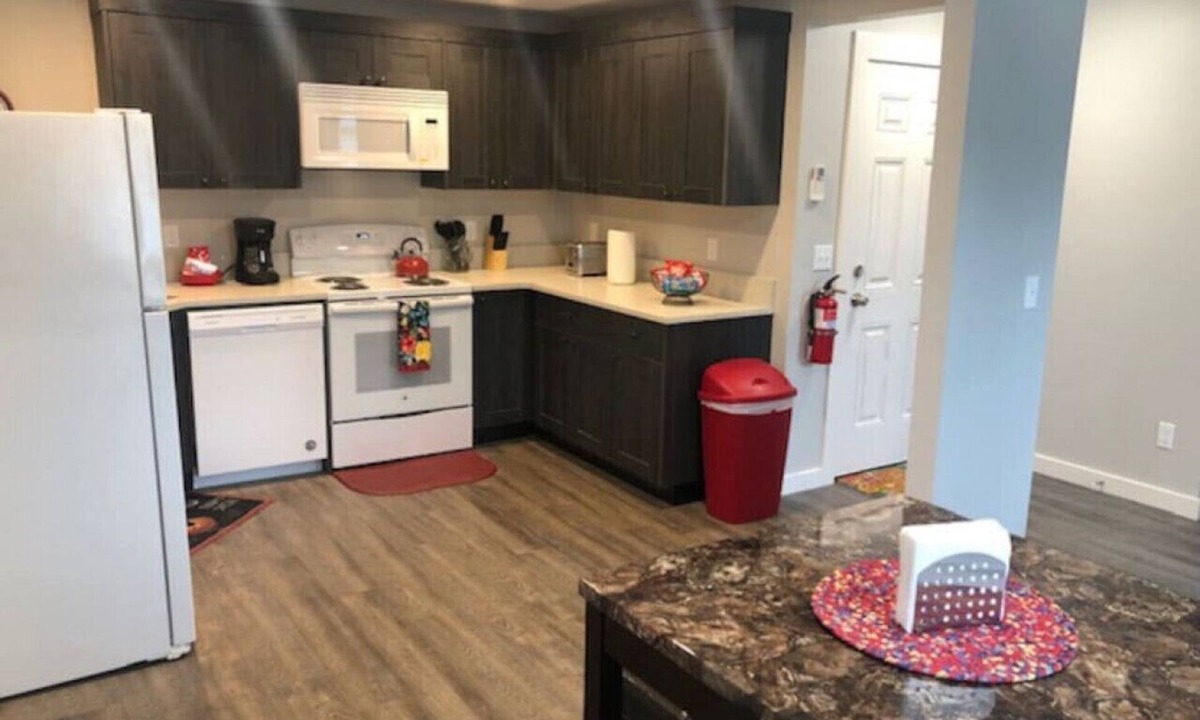 Longview Apartment | 3143 Dover #3 · Modern Apartment High End Finishes & Washer/Dryer In-unit.