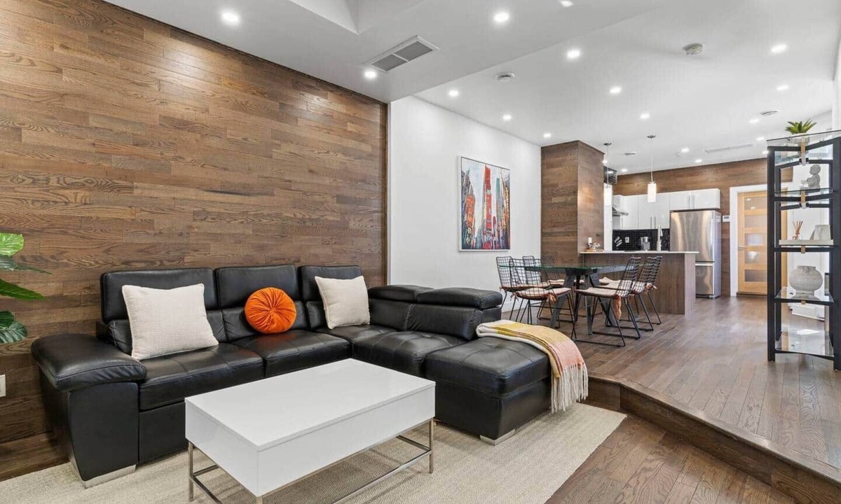 Latin Quarter Apartment | 3BR Apt DT/King Bed/Indoor Parking/AC