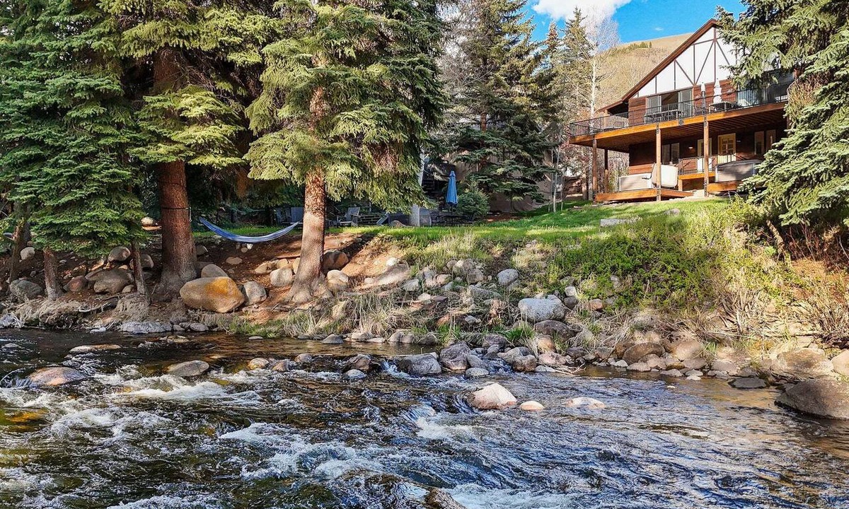 Highland Meadows Ski Chalet | 3BR West Vail riverfront duplex, hot tub, fireplace, yard