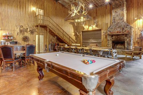 Caulfield House | 4,800-Sq-Ft Cabin w/Creek Access in Caulfield