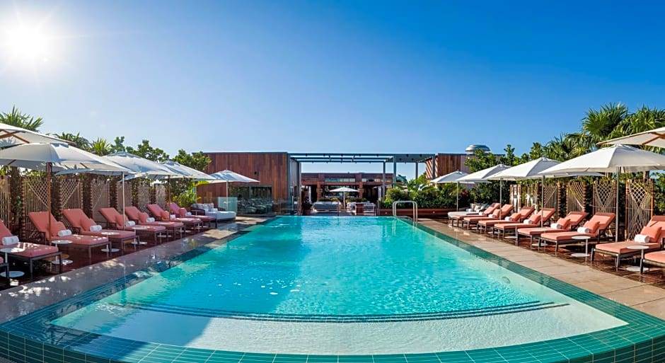 Pineapple Grove Arts District Hotel | 4-Star Hotel ∙ The Ray Hotel Delray Beach, Curio Collection By Hilton