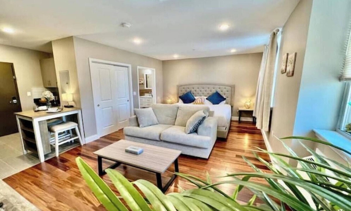 Logan Square Apartment | 403 Luxury and Comfy King bed in Central city of philly