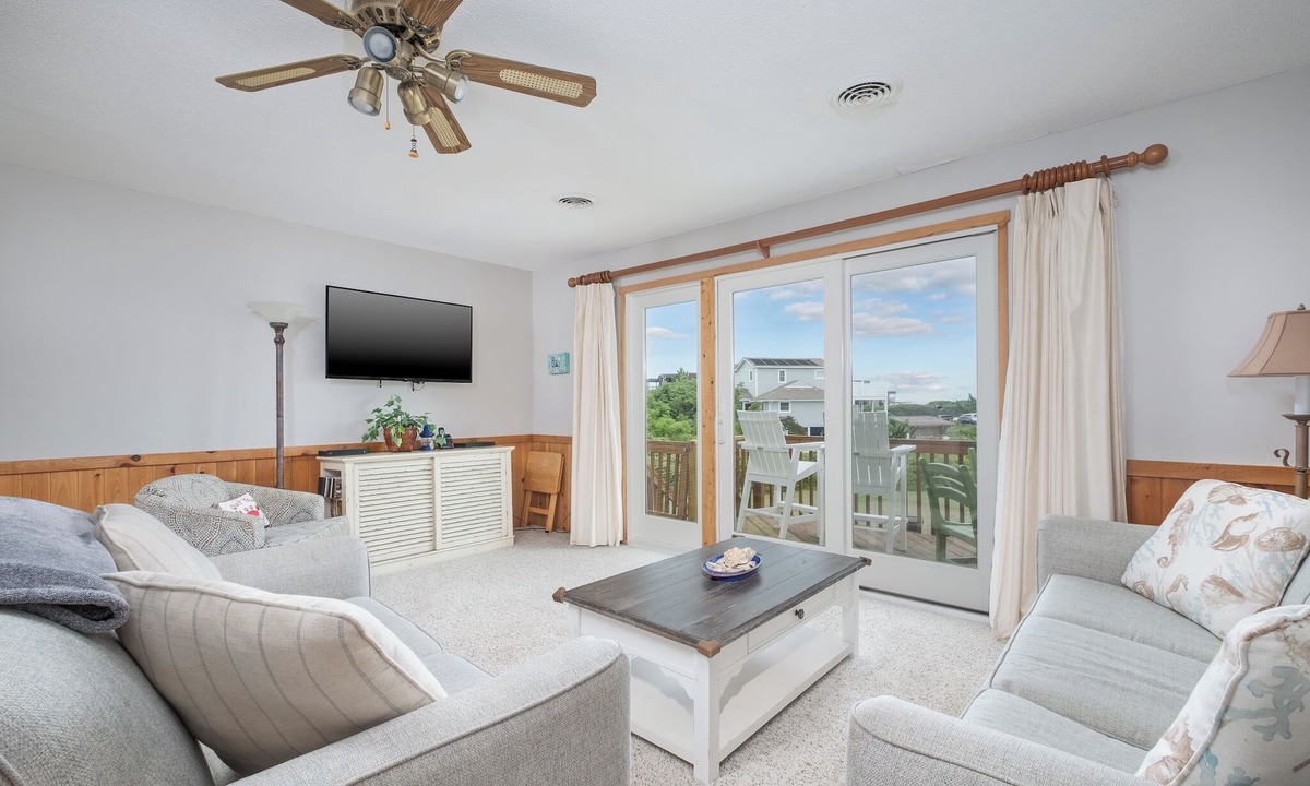 Duck House | 4209- Moby Duck, WiFi, baby gates, and access to the Georgetown Sands community pool and tennis