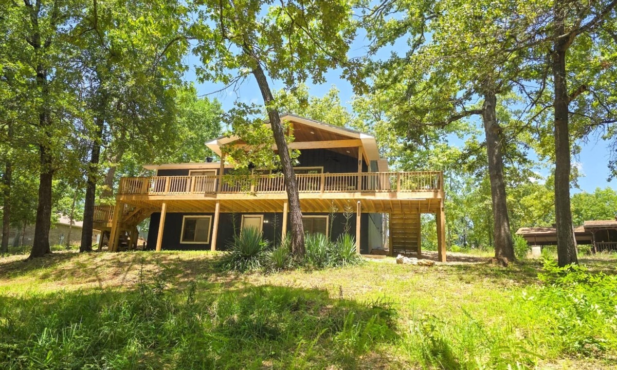 Mountain Home House | 4BR/2BA with Huge Deck, Bonus Room, Swimming/Fishing & Stunning Seasonal Views!
