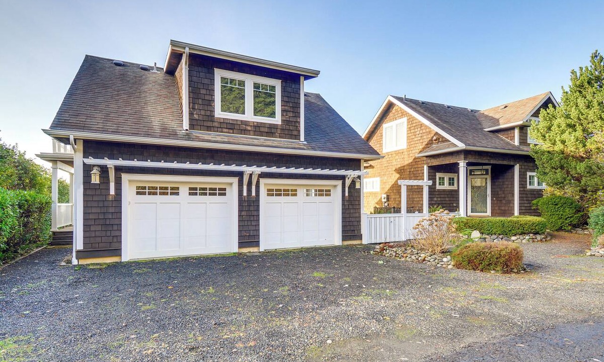 Moclips House | 4BR/4BA Beachfront Retreat with Hot Tub and Sauna