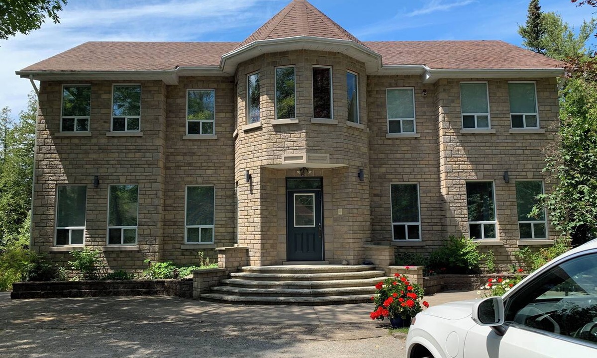 Tiny Other | 5-bedroom castle in soothing Tiny with cool AC throughout