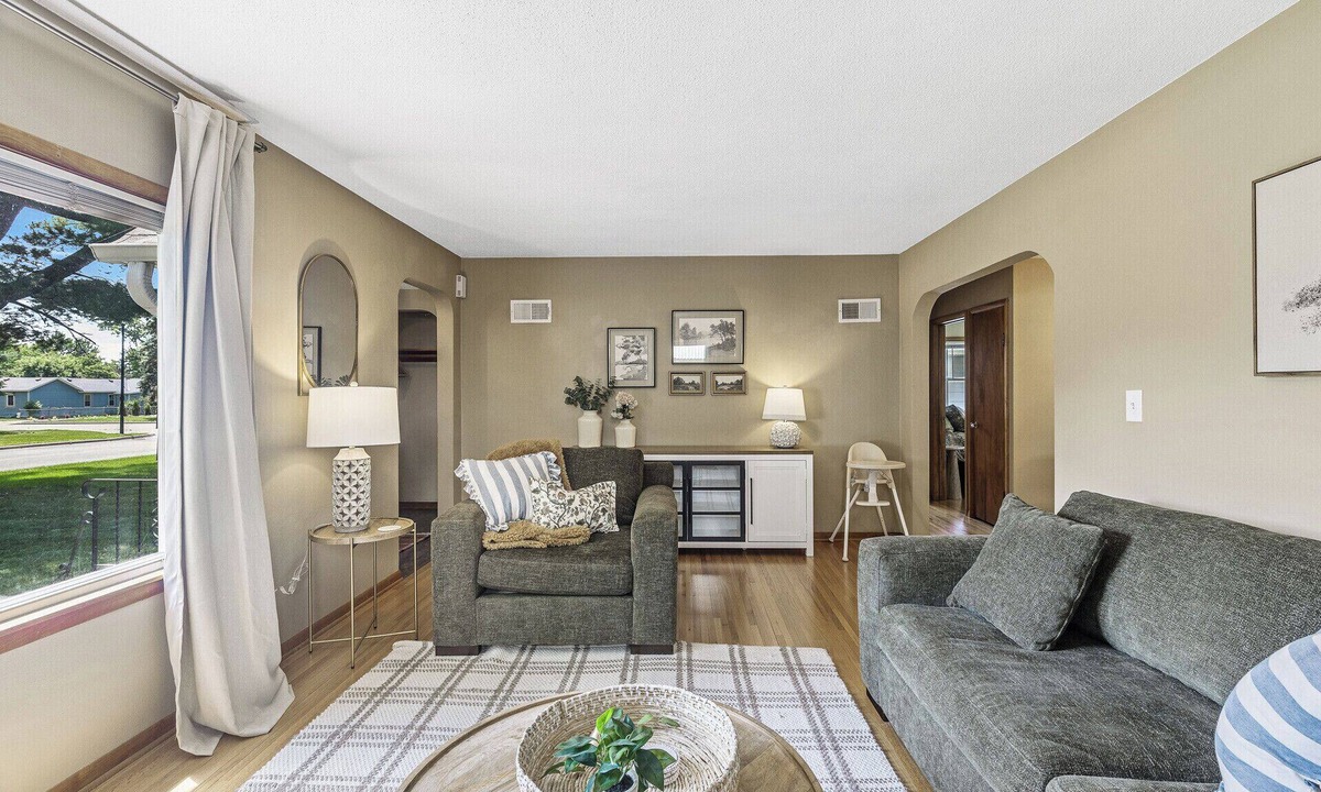 Elk River House | 6th Street Retreat- Fenced 4BR/1BA MidTerm stay ok
