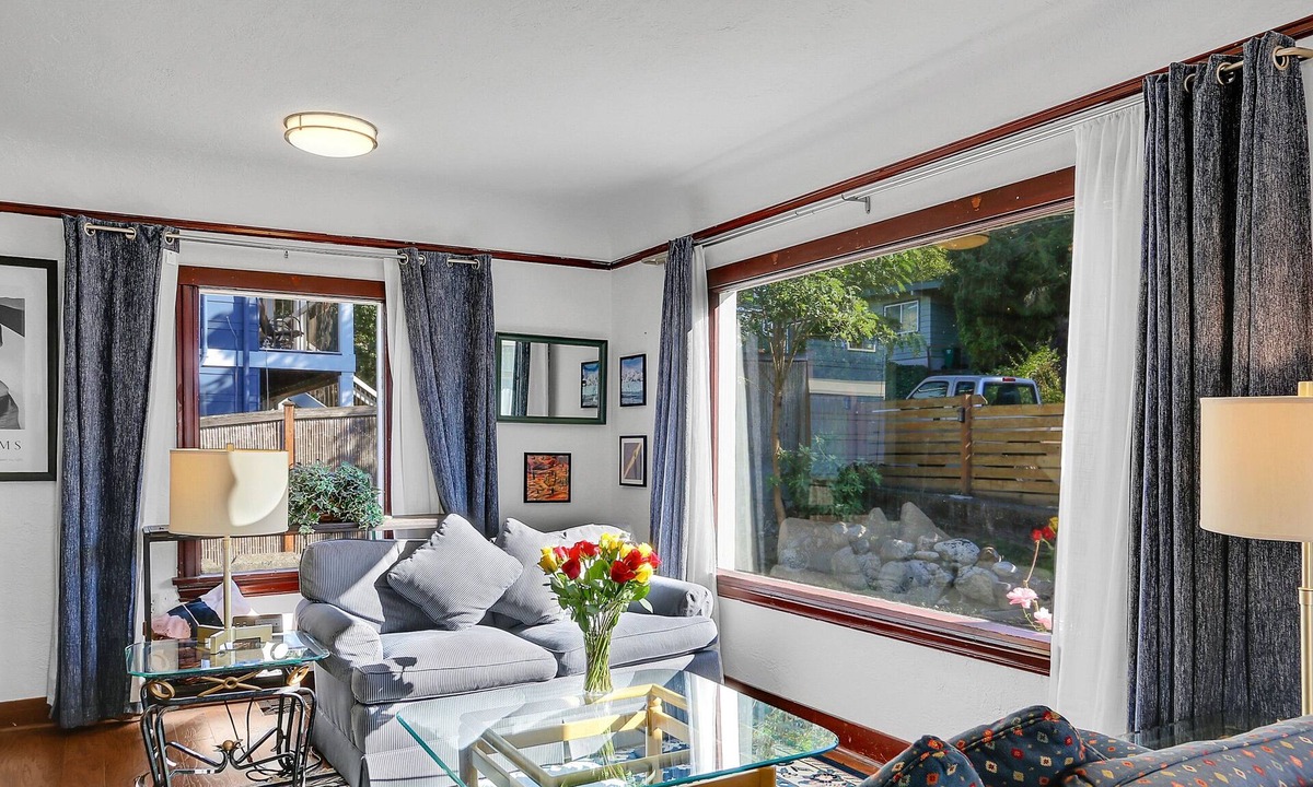 Maple Leaf Apartment | 8 minute walk from the light rail station to your front door! No car necessary!