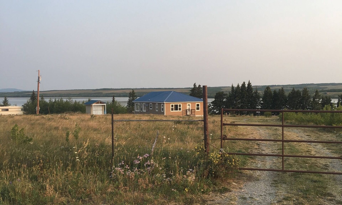Babb House | A cozy house with beautiful views minute’s from Glacier National Park.