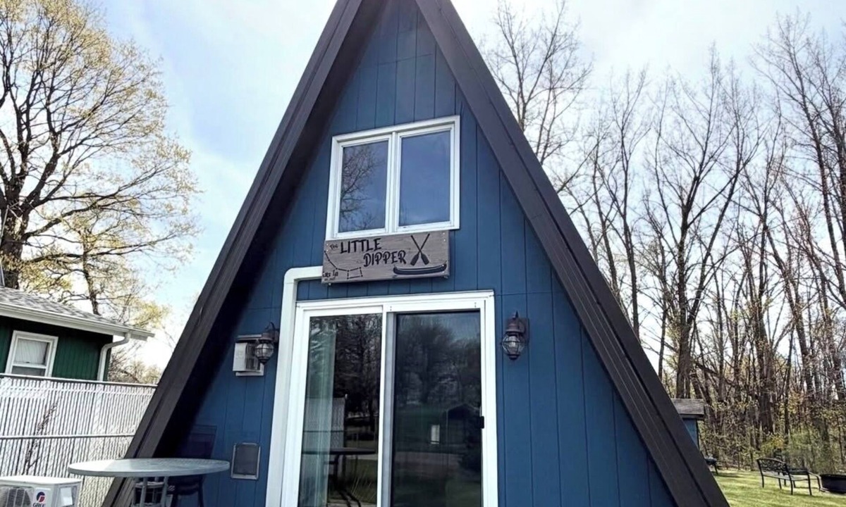 Alexandria Cabin | A-frame, Fireplace,Private Lake Lot, Dock, Kayaks.