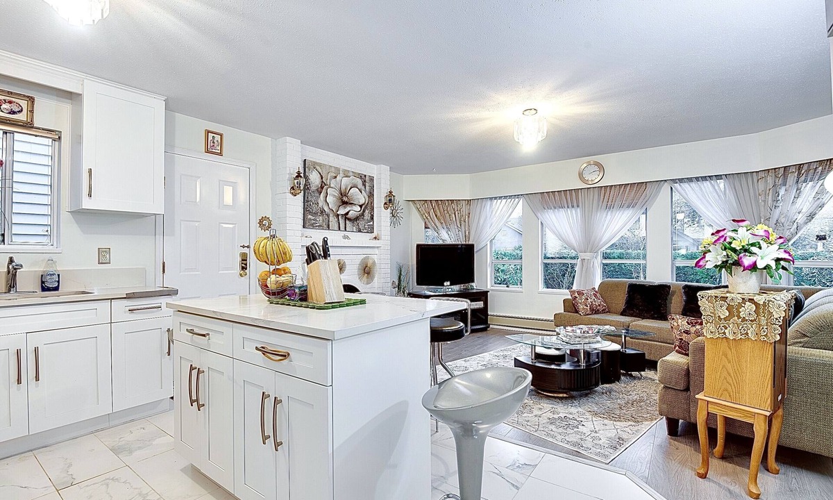 Riley Park House | Absolute 2BDR Q E/Riley Park/Main/Cambie Garden Retreat/mins Downtown/Parking
