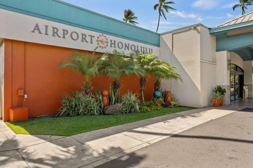 Western Honolulu Hotel | Airport Honolulu Hotel, Trademark Collection by Wyndham