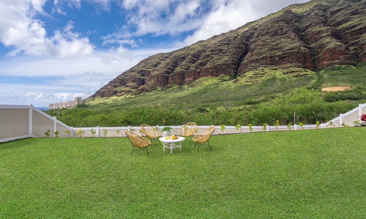 Makaha Valley House | Alaula by AvantStay | Gated Security Home w Valley, Ocean Views!