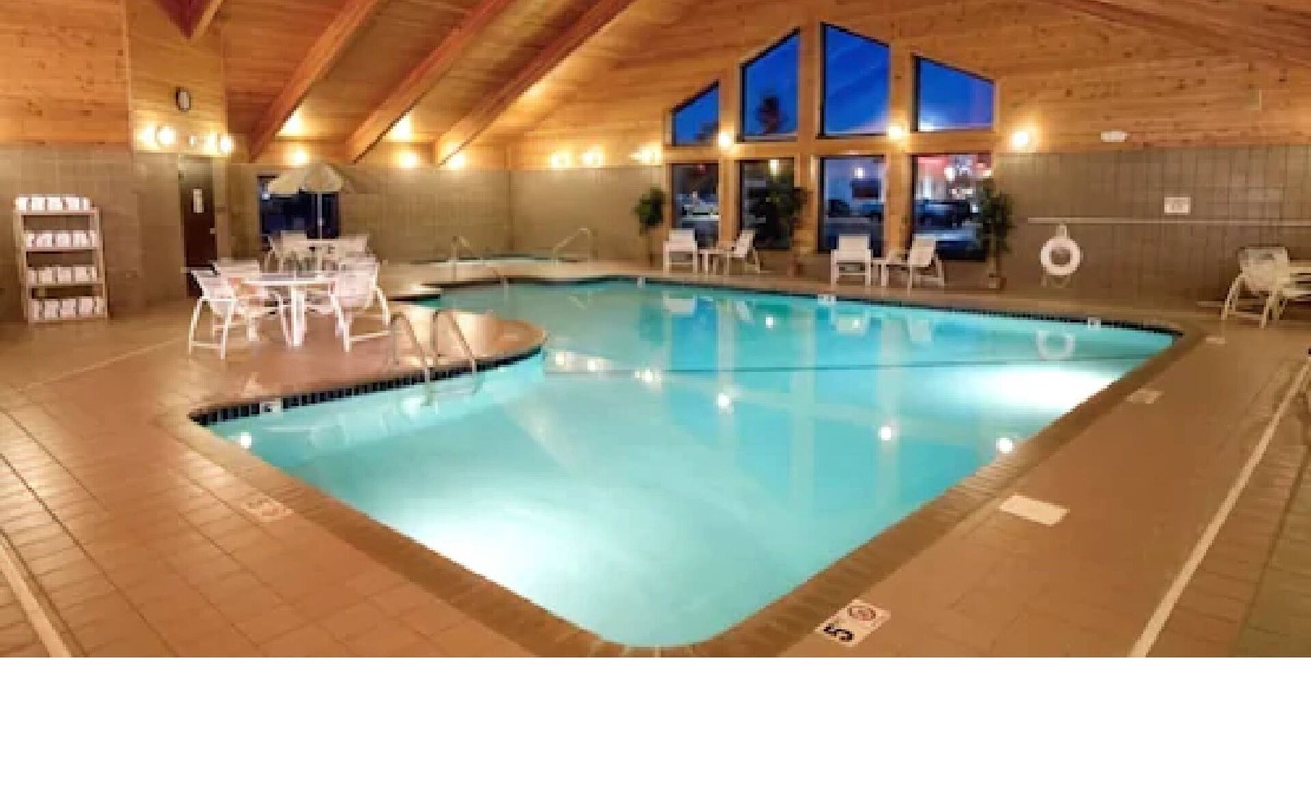 St. Cloud Hotel | AmericInn by Wyndham Sartell