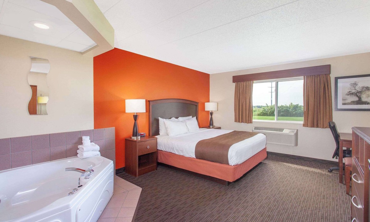 St. Cloud Hotel | AmericInn by Wyndham St. Cloud MN I-94
