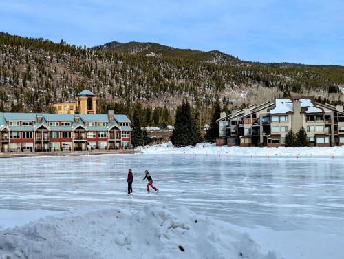 Lakeside Village Apartment | Argentine 1507 by SummitCove Lodging in Colorado