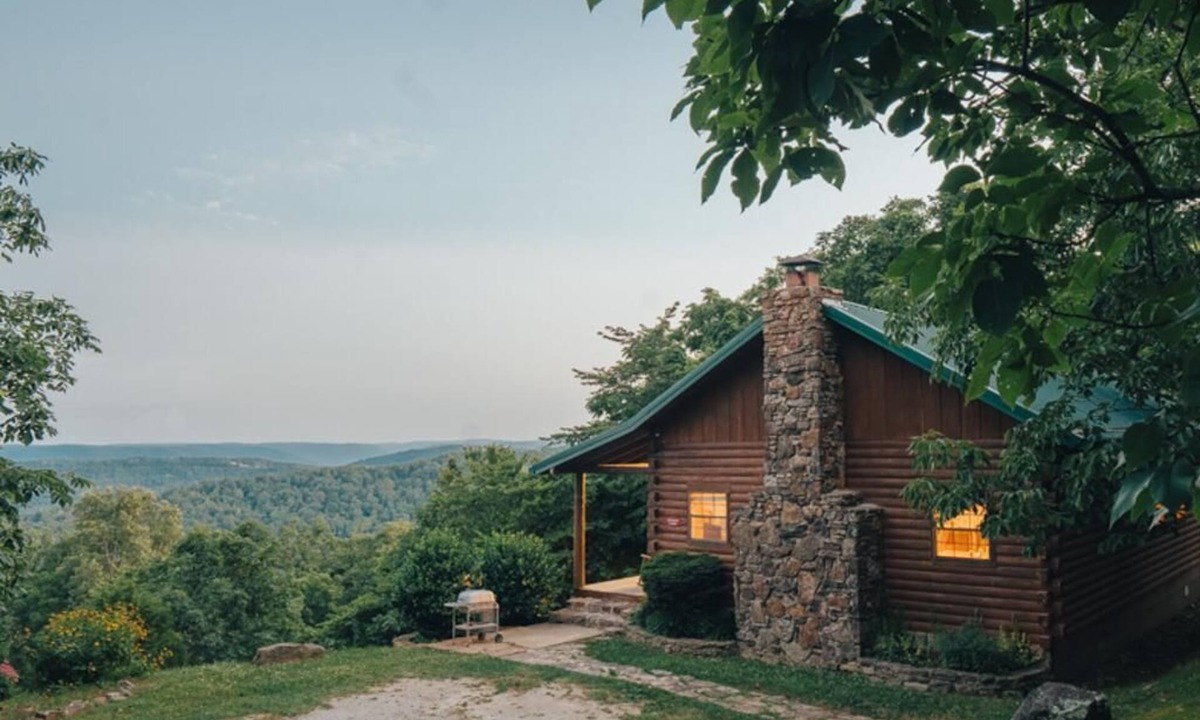 Ponca Condo | Arkansas Cabin w/Hot Tub