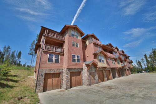 Fraser Apartment | Arrowhead 31