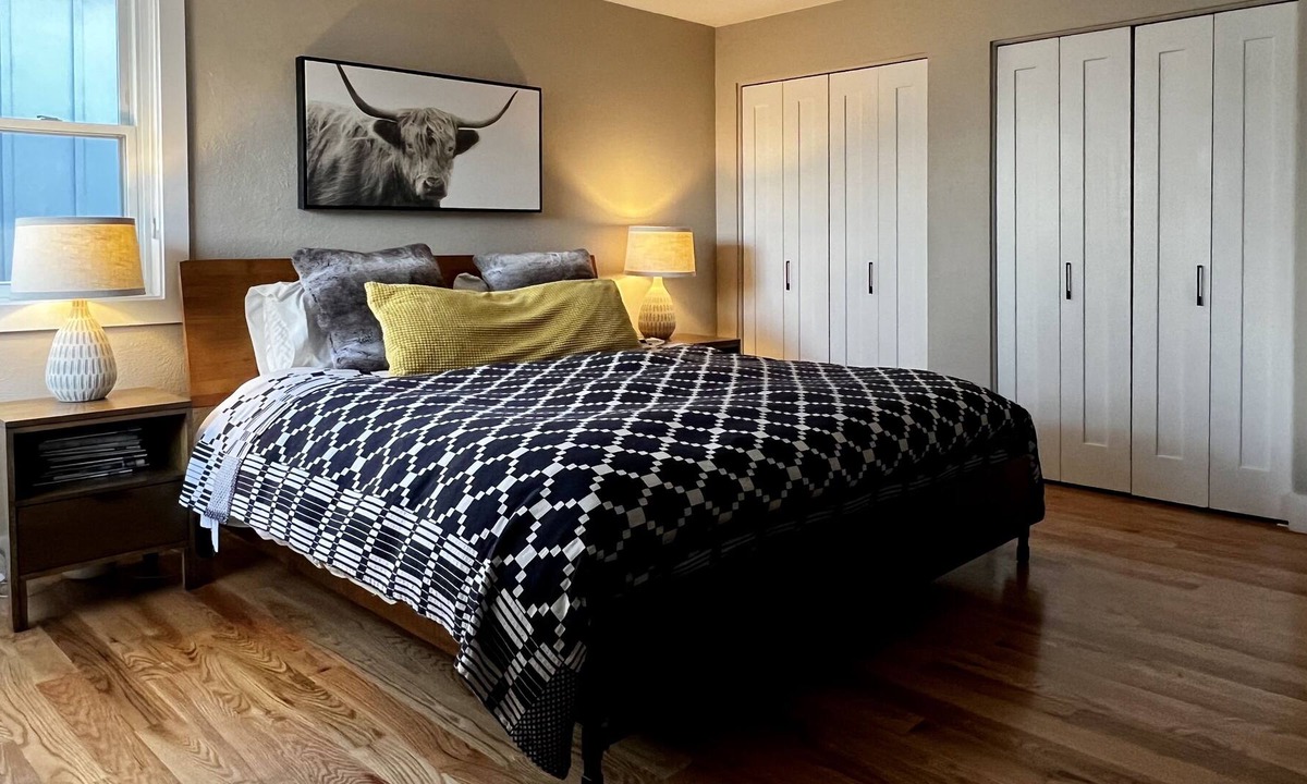 Louisville House | Attractive 4 BR Near Downtown-Family Friendly!