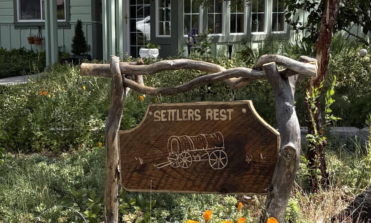 Cedarville House | Authentic Old West Escape at Settlers Rest