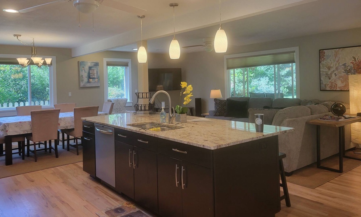 Boulder House | Avaiable Now!! 3 bed 2 bath Ranch Style Home!!