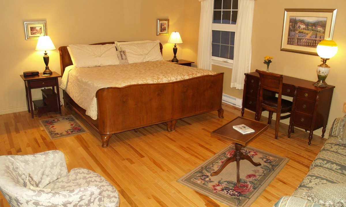 Bible Hill Bed & Breakfast | Bakers Chest B&B