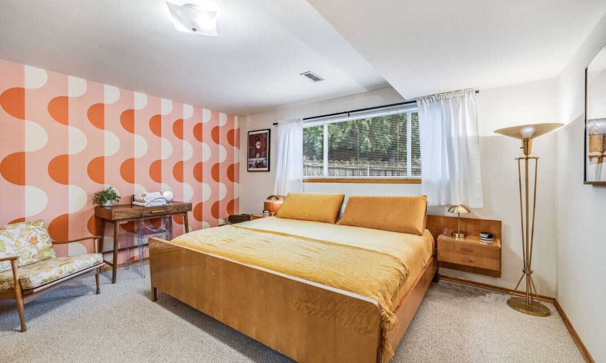 Seattle Metro Area House | Basement Apartment with Speakeasy & Hot Tub
