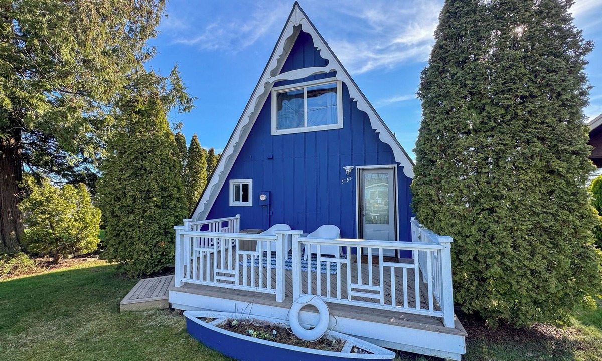Blaine House | Bay View A-Frame + King Bed | 5-Min Walk to Beach