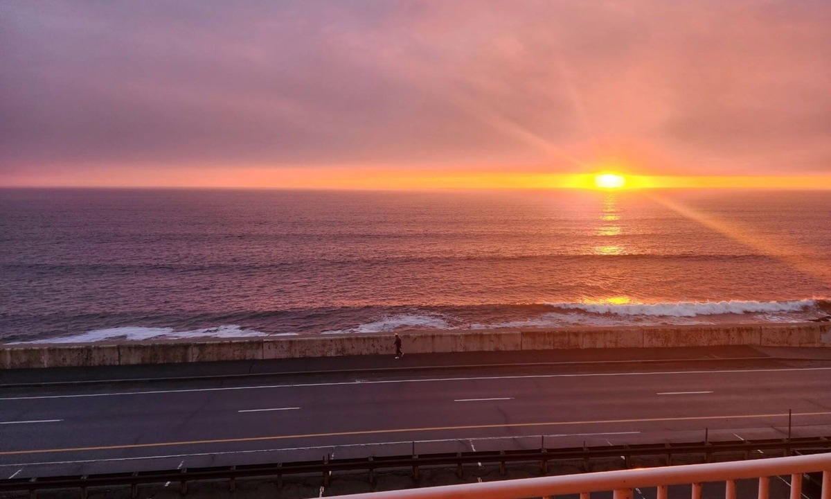Hampton Apartment | Beach is just a few feet away