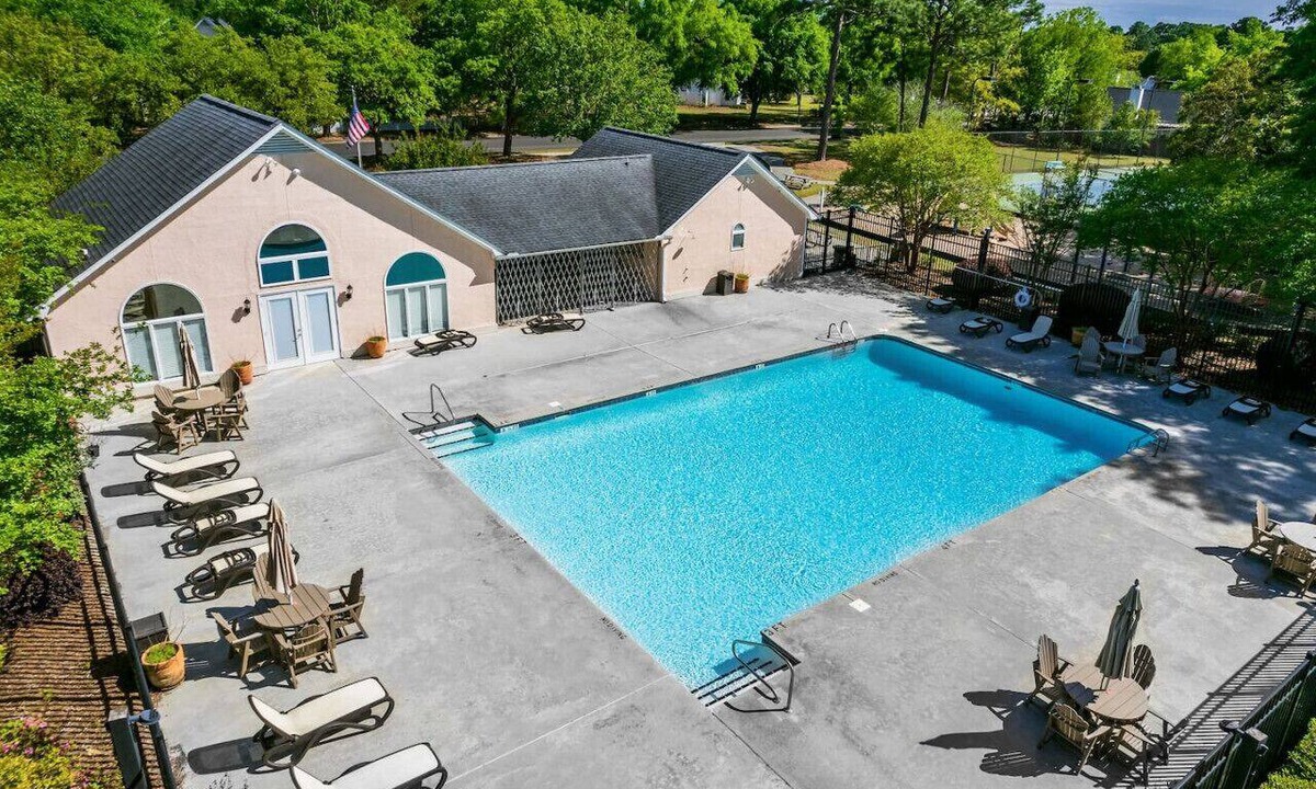 Wilmington Apartment | Beach Time! w/King Beds, Pool, Fire Pit, & Tennis