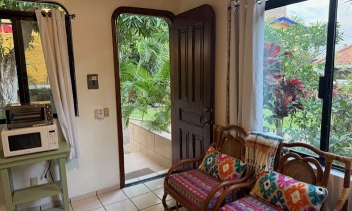 Los Ayala House | BEACHFRONT – Charming 1BR Bungalow Steps from the Sand