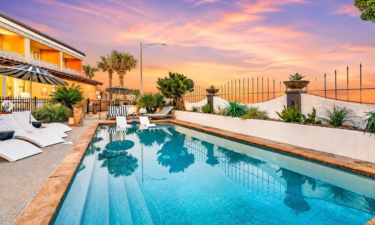 San Jacinto Condo | Beachfront Condo | Pool + Hot Tub | Gulf View