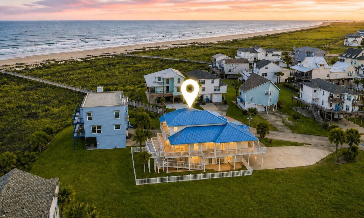 Pointe San Luis House | Beachfront/HotTub/Community Pool/Ramp+Fenced Yard