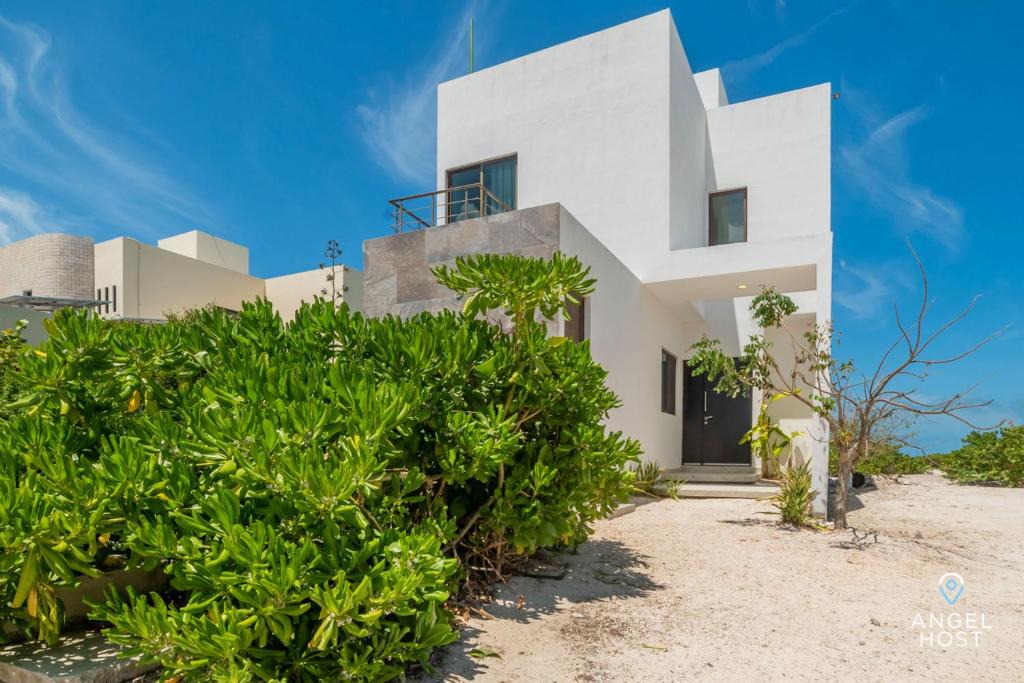 Merida House | Beachfront Villas with Private Pool Steps to the Sea!